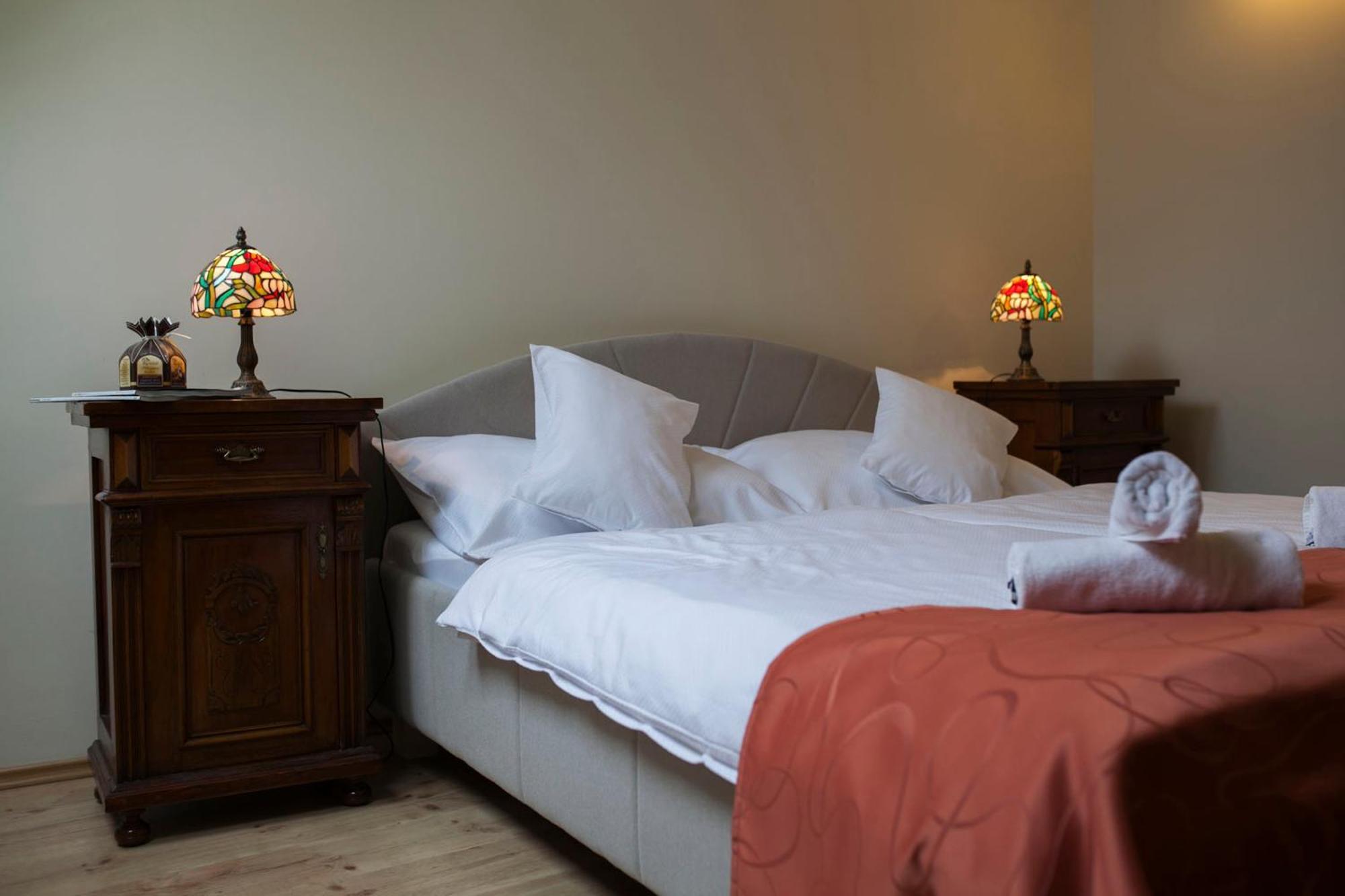 Two-Bedroom Suite,1698960717:JPEG